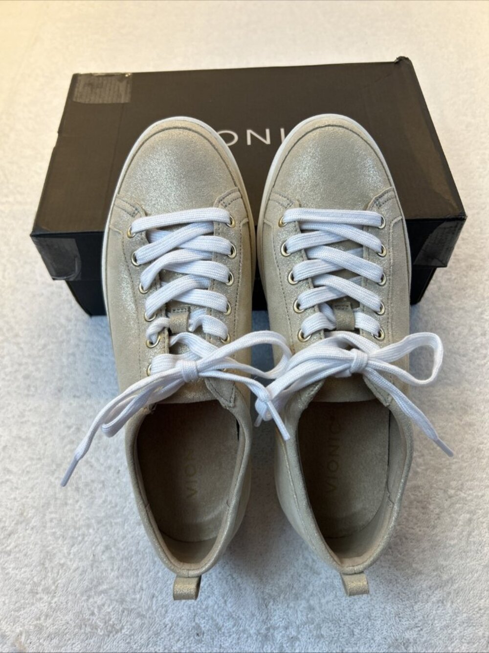 Vionic Winny Fashion Sneakers Gold Metallic Leather Women SZ 8.5 NEW in Box - Picture 2 of 10